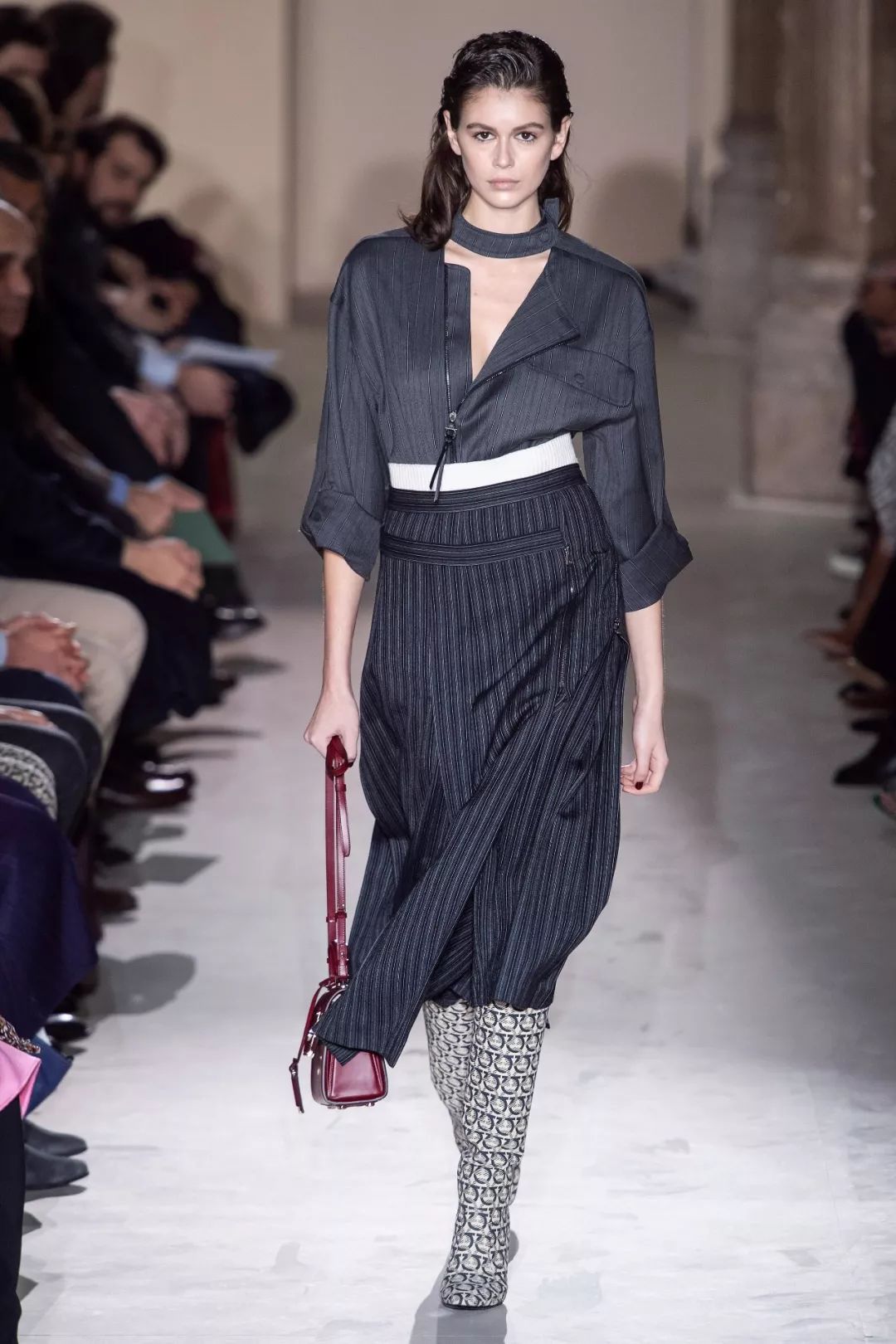 張鈞甯米蘭時尚造型解密 飾品背后的設(shè)計大師